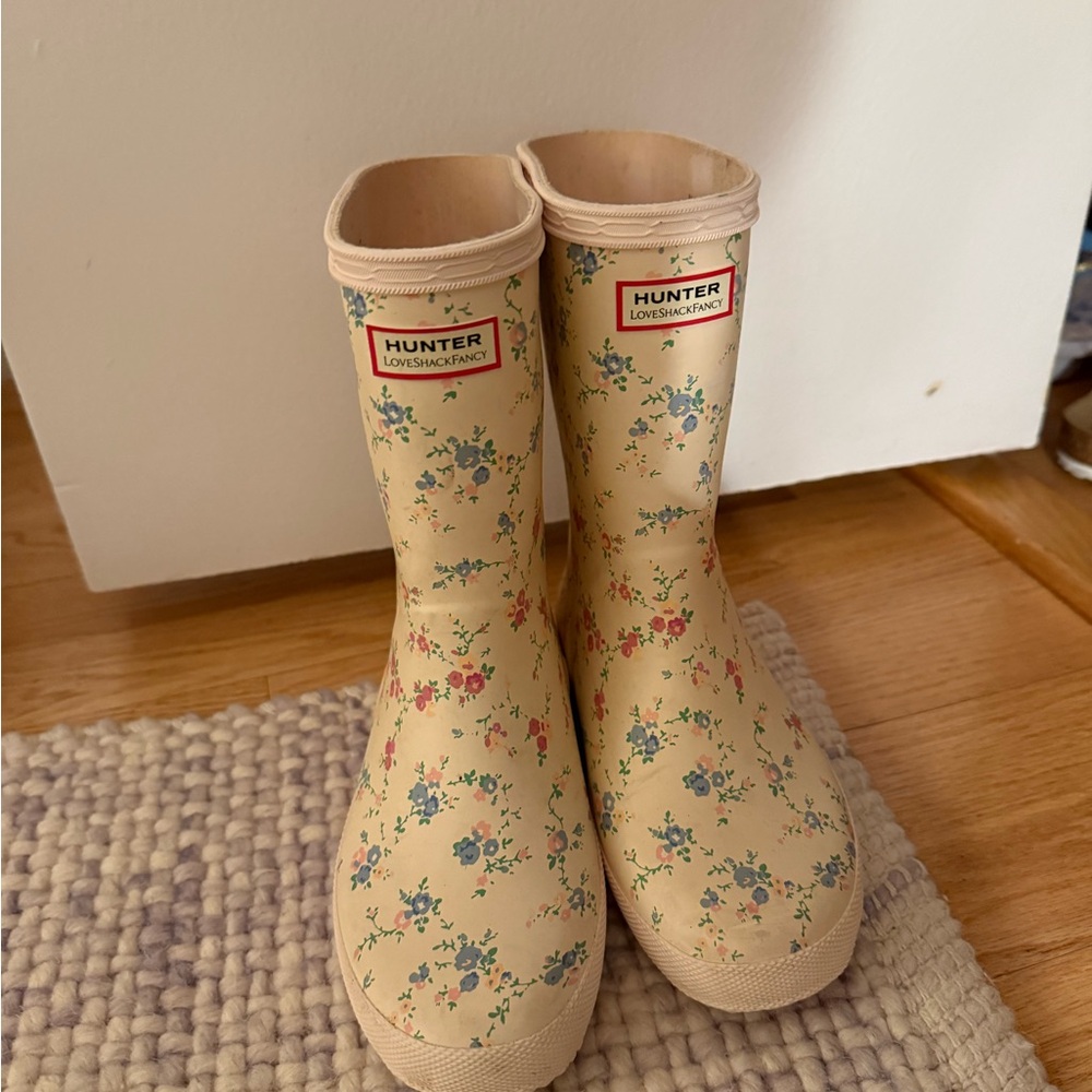 LoveShackFancy little Kids Floral Boots - Cream and Blue